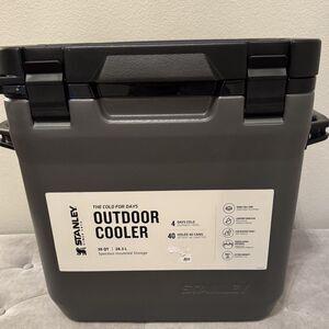 Stanley Cold-For-Days 30qt | 28.3L Hard-Sided Cooler